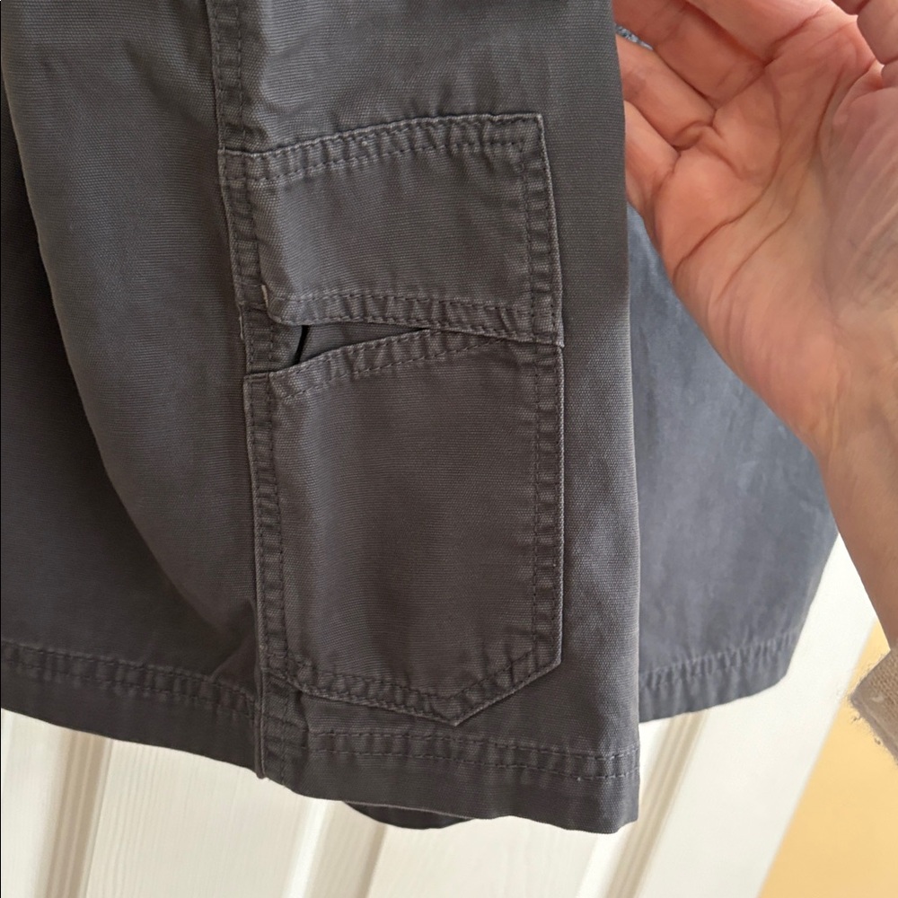 Columbia Men’s short. Gray. Size 38 - Picture 6 of 8